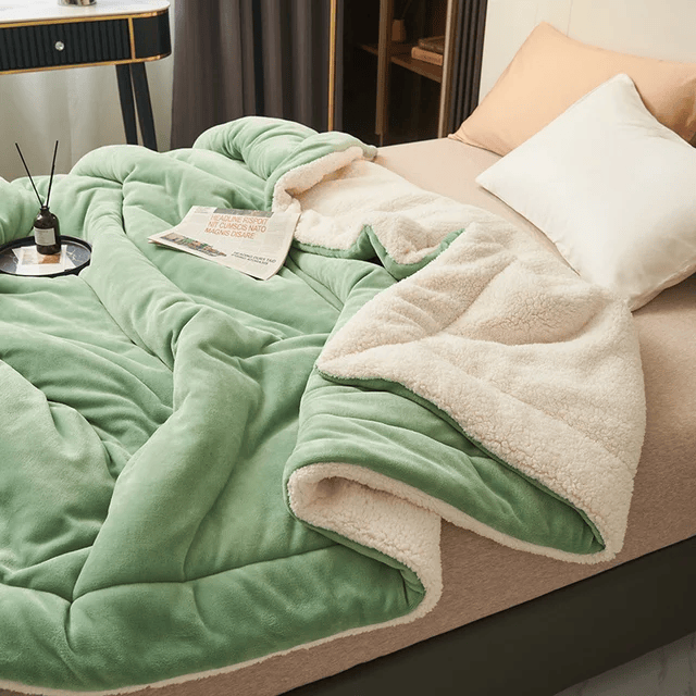 CozyNest Luxury Fleece Blanket – Ultra Warm Flannel Throw for Ultimate Comfort