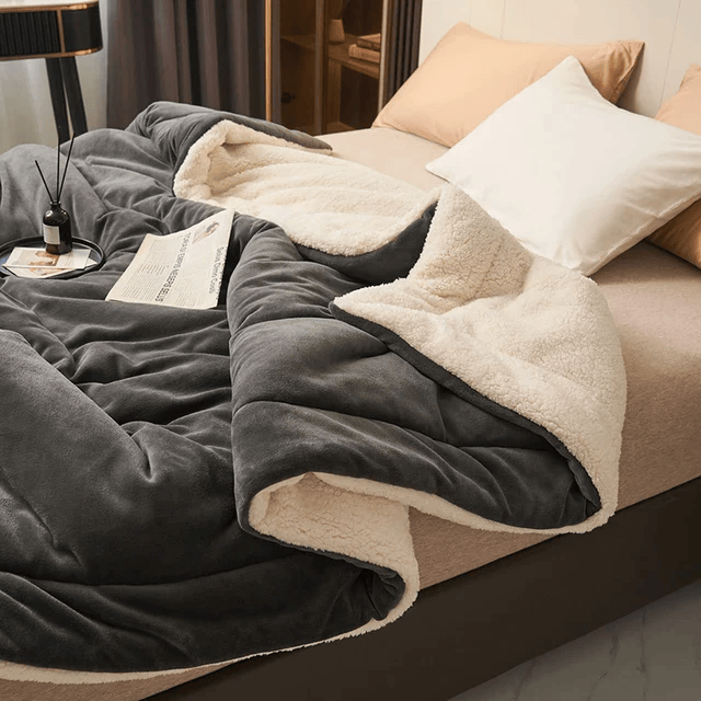 CozyNest Luxury Fleece Blanket – Ultra Warm Flannel Throw for Ultimate Comfort