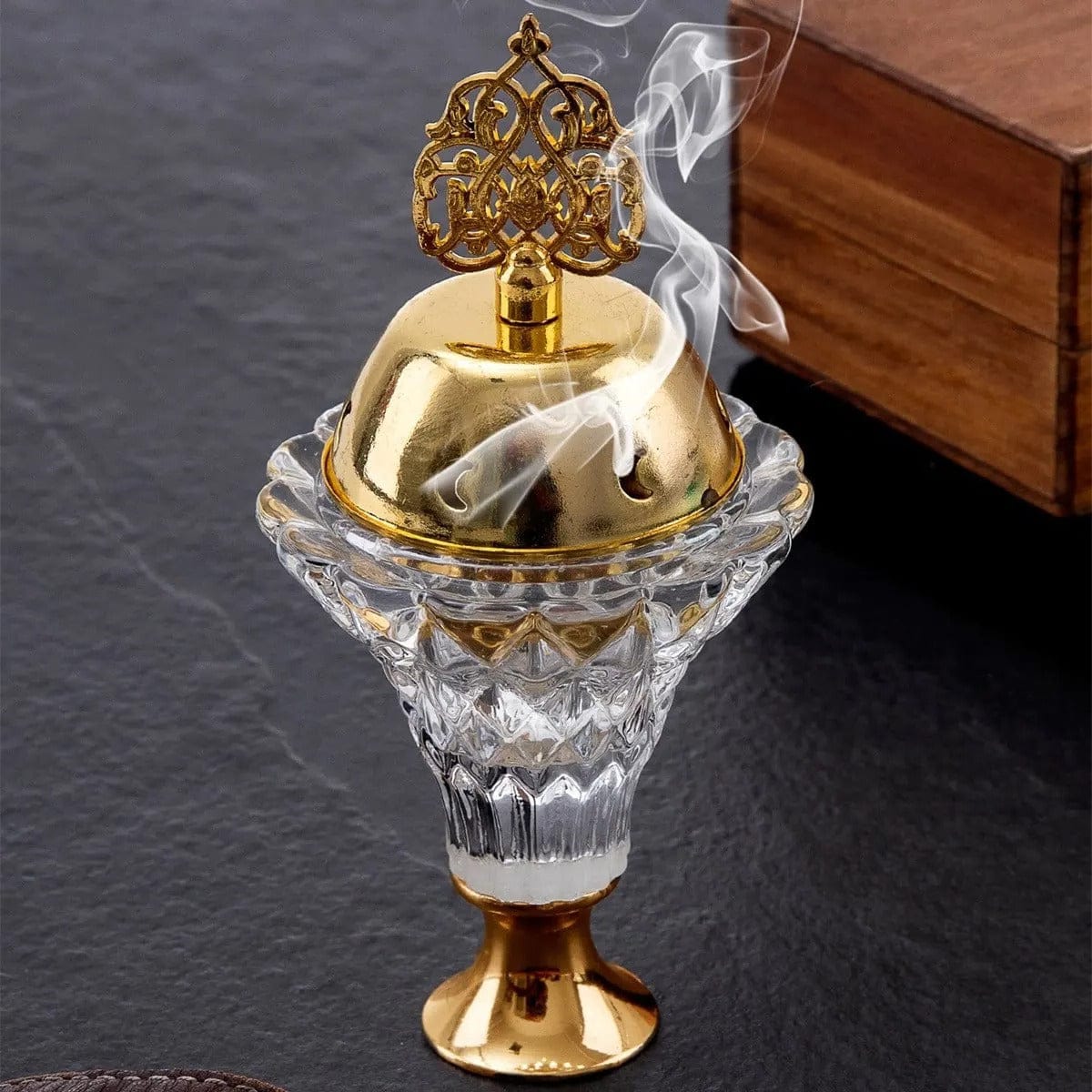 Artificial Crystal Incense Burner with Cover – Aromatherapy Diffuser for Yoga and Meditation – Elegant Decorative Piece for Home and Studio
