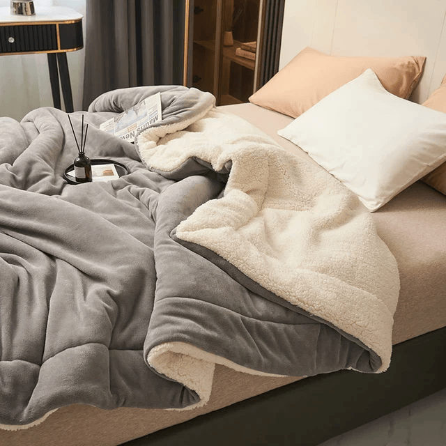CozyNest Luxury Fleece Blanket – Ultra Warm Flannel Throw for Ultimate Comfort